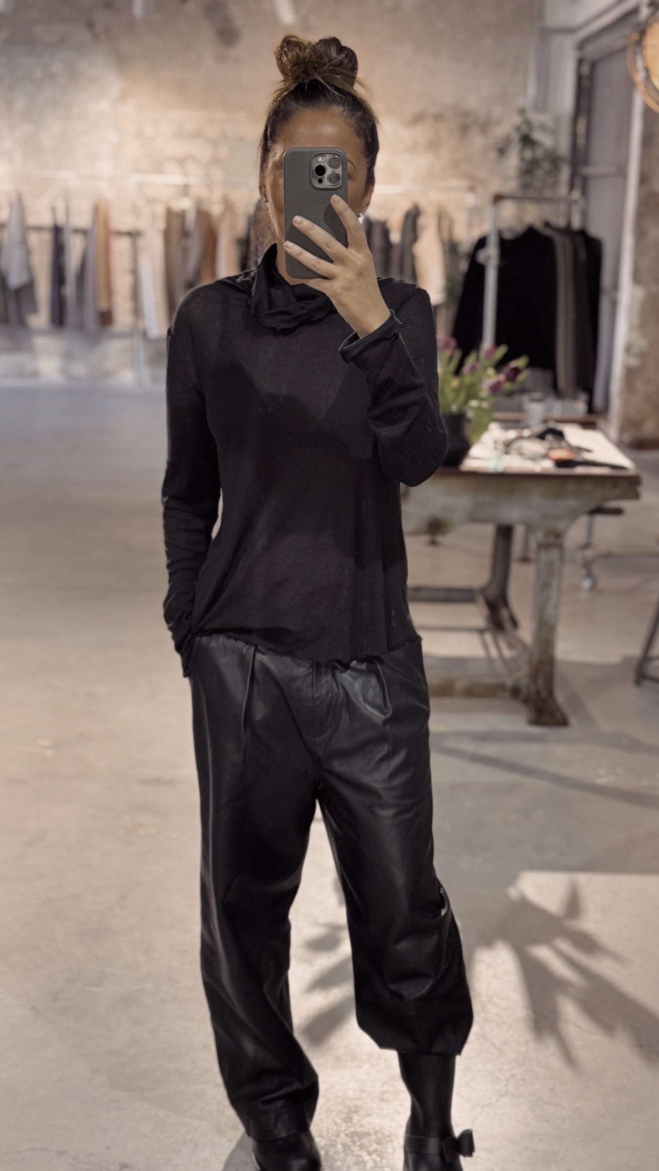 Lara leather pants